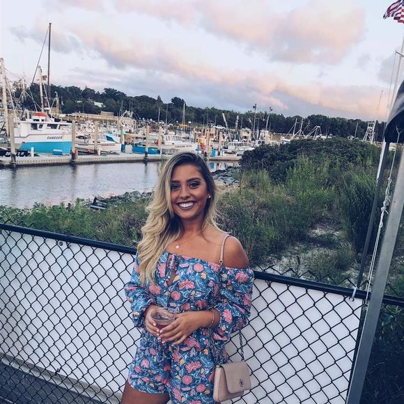 Meet your Posher, Leticia - Picture 1 of 1